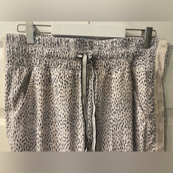 LULULEMON SNAP OFF JOGGERS - Picture 2 of 10